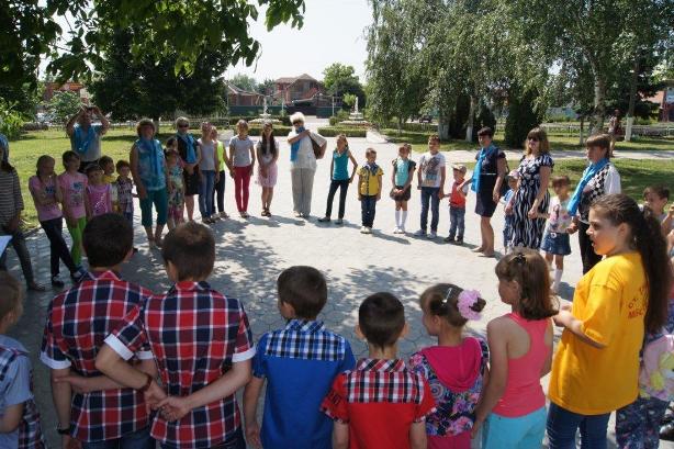 Социальная акция &laquo;Рисунок мелом на тему &laquo;Вместе дружная семья&raquo; 